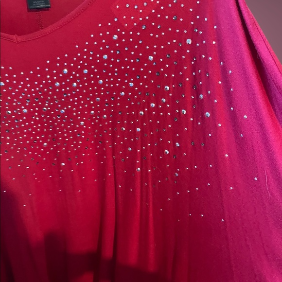 This is a classic raglan sleeved rich red jewelled top - Picture 5 of 7